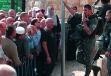 الاحتلال يمنع المصلين من دخول الأقصى ويصيب شابين في جنين