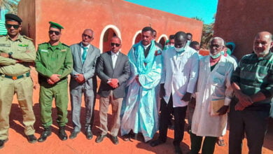 زيارة والي تكانت لتفقد حالة المصابين بمرض الحصباء في بلدية تامورت أنعاج