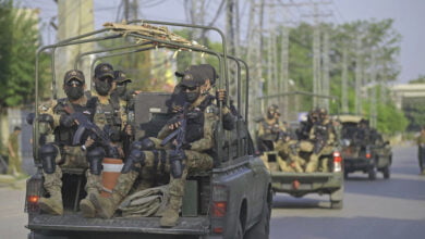 قتلى في قصف باكستاني على مواقع في إيران والصين تعرض الوساطة