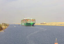 هجمات الحوثيين تؤدي إلى تحويل مسار شحنات الحبوب