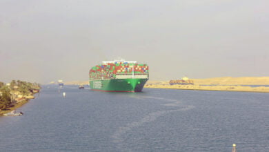 هجمات الحوثيين تؤدي إلى تحويل مسار شحنات الحبوب