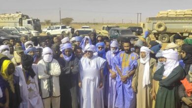 وقفة احتجاجية في الزويرات تنديداً بفرض البيع الموحد للذهب