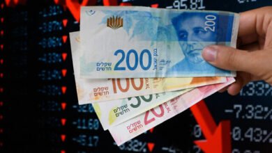تراجع الشيكل الإسرائيلي بفعل انكماش الاقتصاد