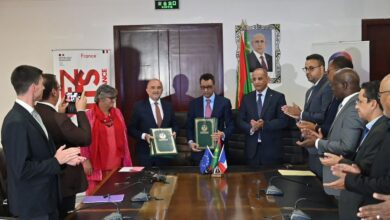 وزير الاقتصاد يوقع على اتفاقية بقيمة 40 مليون يورو مع السفير الفرنسي ببلادنا