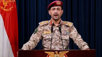 الحوثيون يعلنون استهداف سفينة بريطانية وإسقاط طائرة أميركية