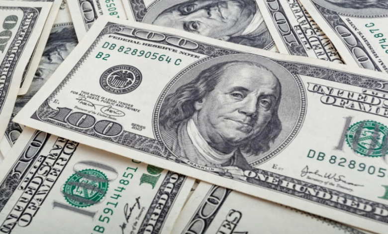 تجاوز الجنيه المصري حاجز 49 أمام الدولار بعد تحرير سعر الصرف