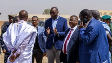 وزير الإسكان يطالب المقاولين بالالتزام بالجداول الزمنية لتسليم المشاريع