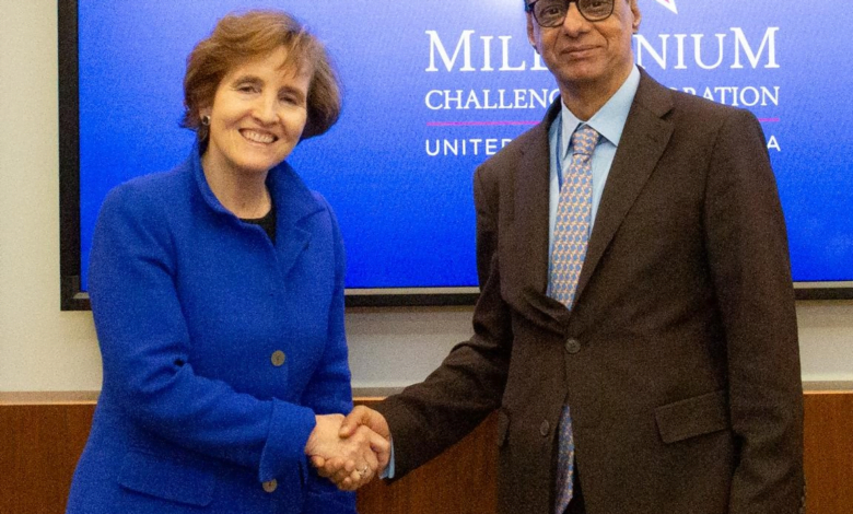 جلسة تباحث بين وزير الاقتصاد ورئيسة مؤسسة تحدي الألفية