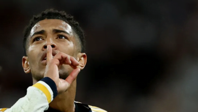 ريال مدريد يهزم برشلونة ويقترب من الفوز بلقب الليغا