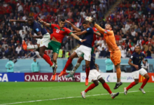 مدافع منتخب فرنسا يحذر من خطورة ضربات الرأس: تسببت في تدمير جسدي وإصابتي بارتجاج في المخ