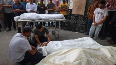 الاحتلال يستهدف فرق تأمين المساعدات وينسف مربعات سكنية بغزة