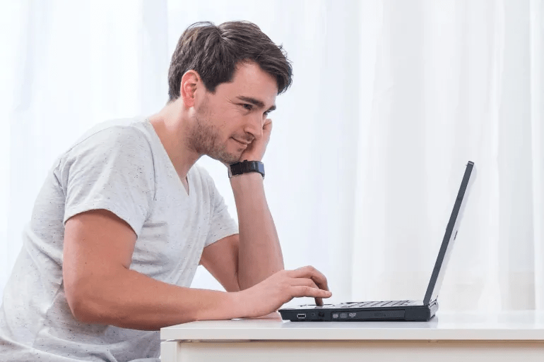 استراتيجيات أساسية للحفاظ على الهوية الرقمية والوقاية من السرقة عبر الإنترنت