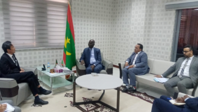 الوزير الاقتصادي يعقد محادثات مع سفير اليابان