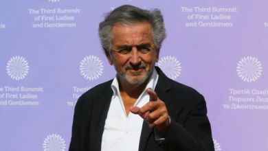 تثير تصريحات برنارد ليفي اليهودي الفرنسي جدلاً بتبريره للأحداث الجارية في غزة