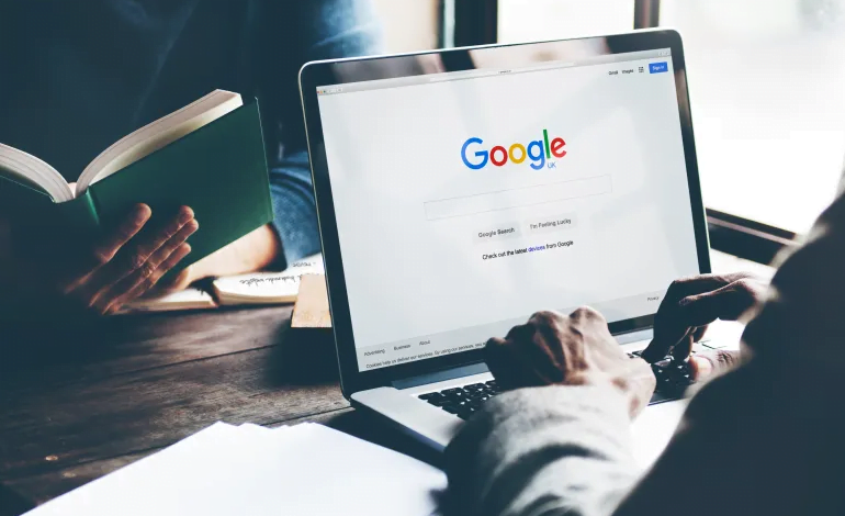 هل سيتحول البحث في غوغل إلى خدمة مدفوعة بفعل دعمه للذكاء الاصطناعي؟