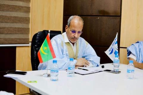رئيس الحزب الحاكم يجتمع مع عدد من أعضاء الحكومة تحضيرا للانتخابات الرئاسية