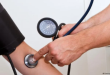 تأثير تغير ضغط الدم بعد سن الخمسين: التحولات والآثار