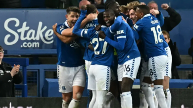 جماهير إيفرتون تصف صفقة بيع أسهم النادي بأنها "مهزلة"