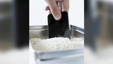 رد فعل آبل وسامسونغ على استخدام حيلة الأرز لإنقاذ الهواتف المتضررة بالماء