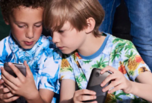 مسؤول أميركي يدعو لوضع تحذيرات من أضرار مواقع التواصل على المراهقين