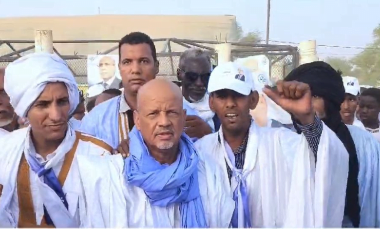 العقيد المتقاعد أنَّ ولد الصوفي الشيخ أحمد يحشد أنصاره دعما للمرشح محمد ولد الشيخ الغزواني في عين فرب