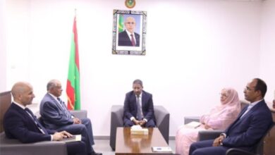 وزير التجهيز والنقل الموريتاني يبحث مع سفير الجزائر سبل تعزيز التعاون في مجال النقل والبنى التحتية