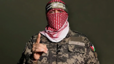 أبو عبيدة: مجندان مكلفان بحراسة أسرى العدو قتلا أسيرا وأصابا أسيرتين