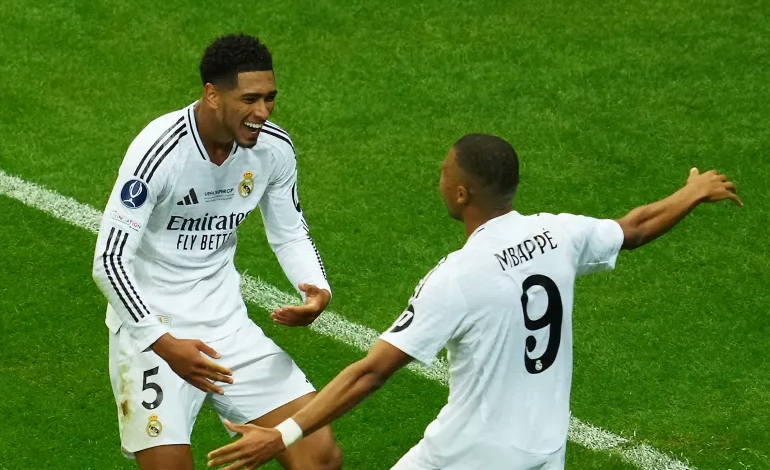 كيليان مبابي يحقق أول ظهور له مع ريال مدريد بفوز مثير في كأس السوبر الأوروبي