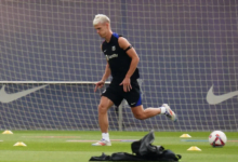 فليك يأمل في مشاركة أولمو ضد بلباو رغم عقبات تسجيل العقد