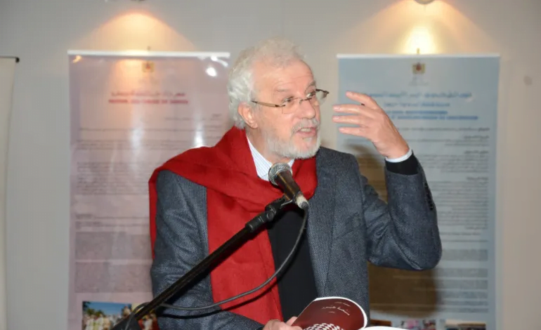 الكتّاب العرب والنشر خارج بلدانهم: أفق أوسع وواقع صعب