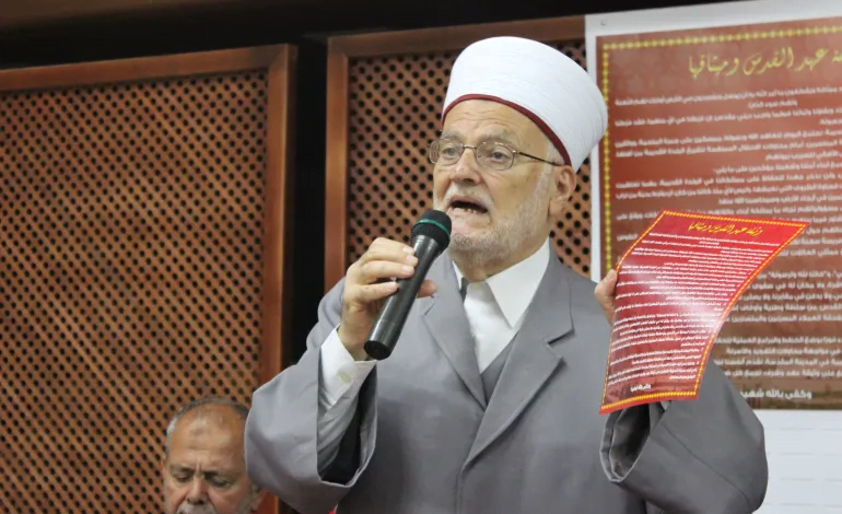 الشرطة الإسرائيلية تمنع خطيب المسجد الأقصى من دخول الحرم القدسي لمدة 6 أشهر