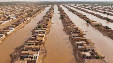 فيضان نهر بركة في طوكر يودي بحياة 23 شخصًا ويترك المدينة في حالة حصار إنساني