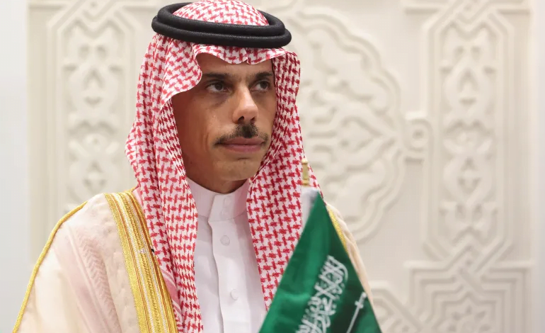 السعودية تطلق تحالفًا دوليًا لدعم حل الدولتين وتحذر من خطر اندلاع حرب إقليمية