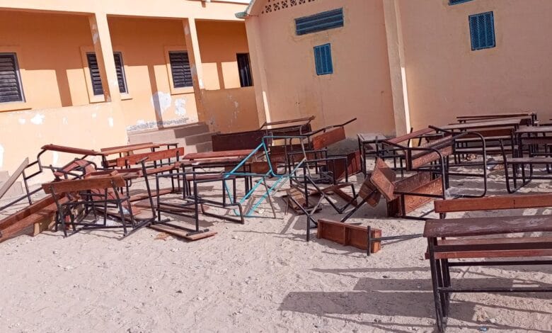 بلدية انواذيبو تواصل عمليات ترميم و اصلاح المقاعد