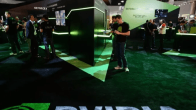 إنفيديا تقترب من تجاوز آبل كأكبر شركة في العالم بعد تسجيل سهمها أعلى مستوى تاريخي