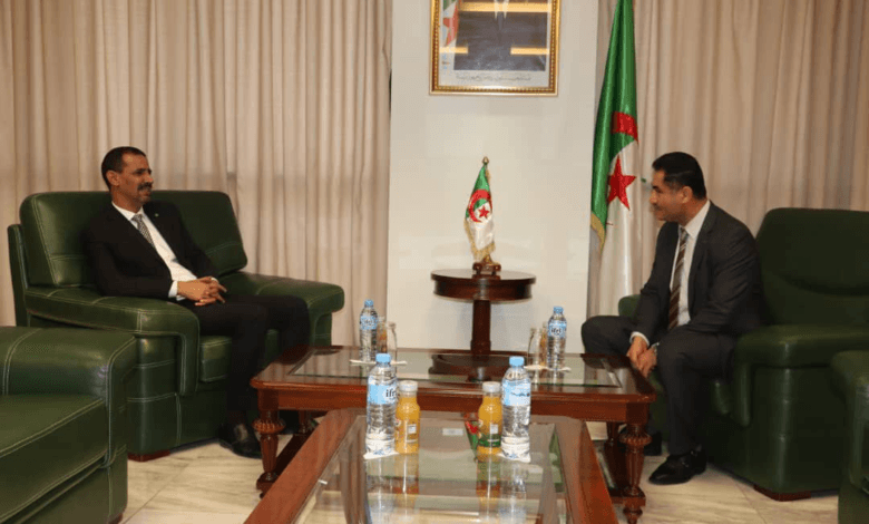 وزير الثقافة يبحث مع وزير الاتصال الجزائري تعزيز التعاون في المجال الاعلامي