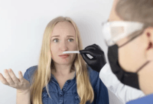 هيئة الخدمات الصحية البريطانية تطلق حملة تطعيم ضد الوباء الثلاثي: كوفيد-19، الإنفلونزا، والفيروس التنفسي المخلوي