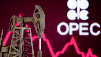 أوبك بلس تلتزم بخطط الإنتاج رغم توقعات فائض في السوق وزيادة التحديات