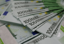 وزير المالية الفرنسي يسعى للسيطرة على العجز وسط تفاؤل أوروبي حذر