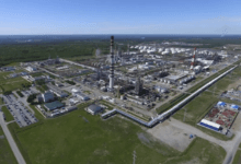 موسكو تخطط لدمج كبرى شركات النفط الروسية لتعزيز سيطرة الدولة على سوق الطاقة