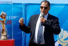 اعتقال رئيس الاتحاد الجنوب أفريقي لكرة القدم بتهم احتيال وسرقة قيمتها 72 ألف دولار