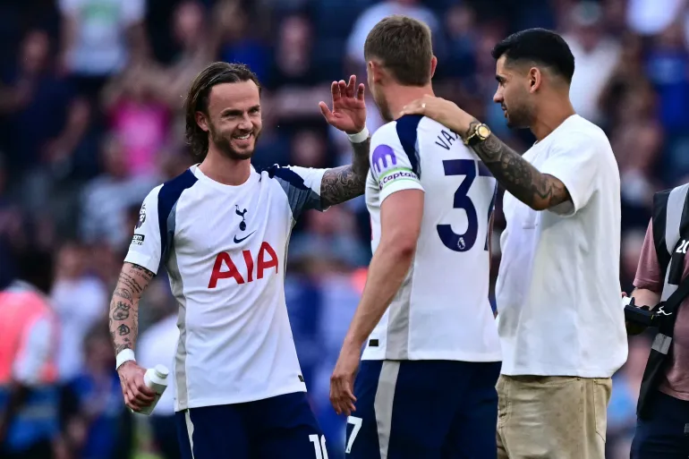 ليفربول يحسم المركز الخامس ويودّع صلاح وروبرتسون بعبور دوري الأبطال
