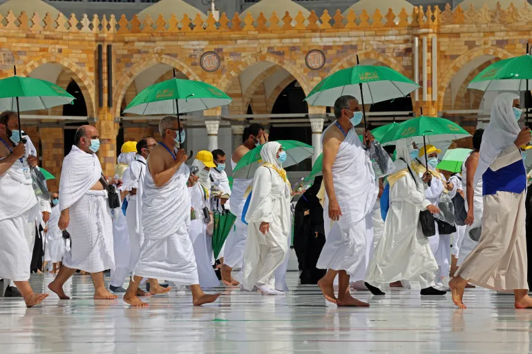 الجفاف والإجهاد الحراري.. أبرز التحديات الصحية التي تواجه الحجاج خلال أداء المناسك