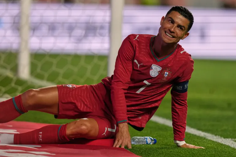 رونالدو يسخر من شائعات إصابته ويؤكد جاهزيته لكأس العالم 2026