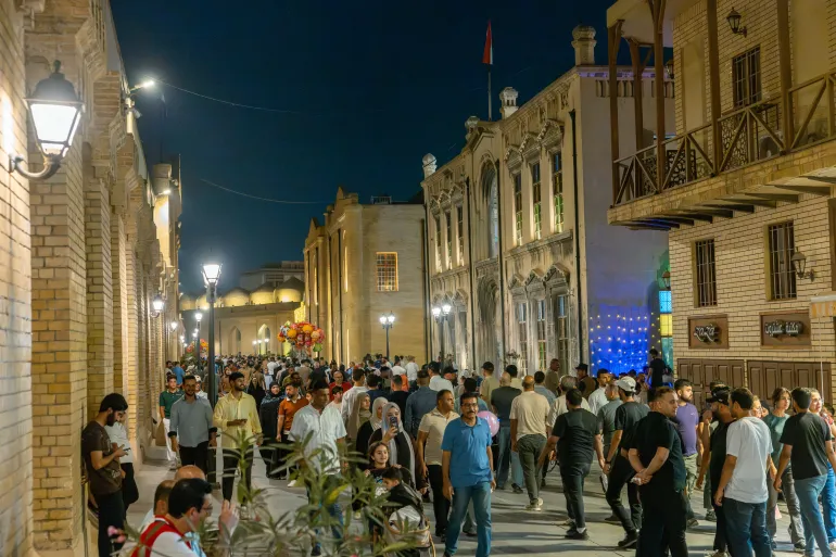 شارع المتنبي في بغداد: اقتصاد ثقافي غير مرئي يتحرك خارج حسابات النفط