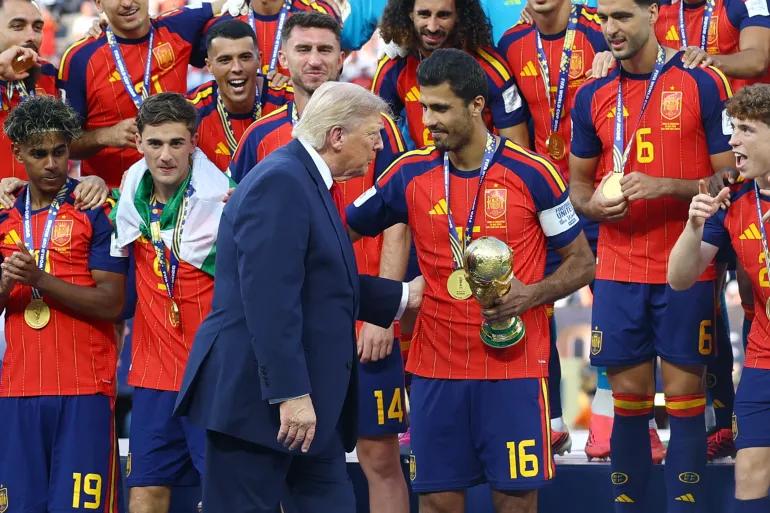حقيقة حذف ترامب من صورة تتويج إسبانيا بكأس العالم 2026