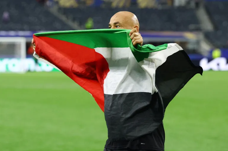 فيفا يحسم الجدل بشأن حسام حسن بعد رفعه علم فلسطين في مونديال 2026