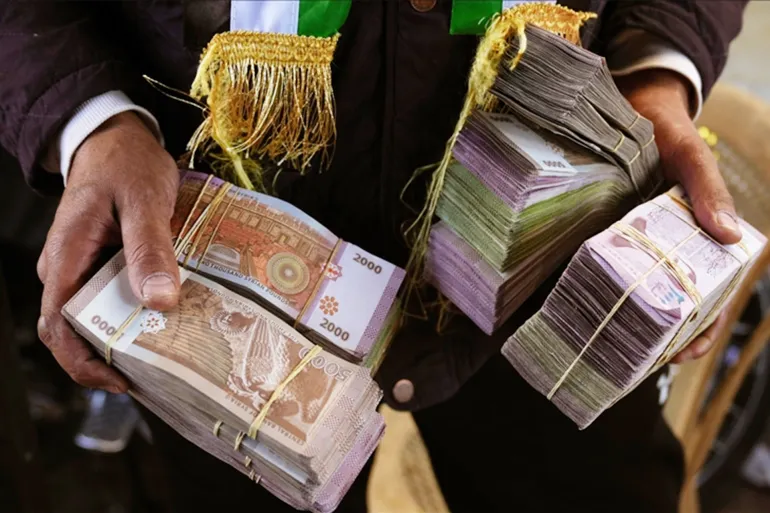 سوريا تنهي تداول العملة القديمة وتبدأ المرحلة الأخيرة من سحبها