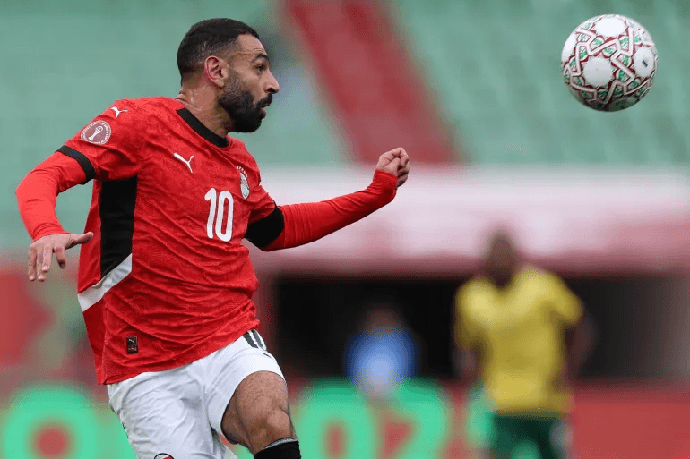 محمد صلاح يغيب عن مباراة مصر وجنوب السودان بسبب أرضية الملعب الصناعية