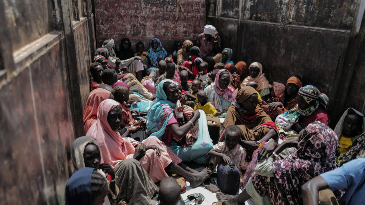 اللاجئون السودانيون في الخارج.. تدهور إنساني وسجن إجباري وتهجير قسري